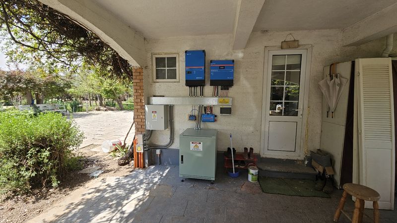 Inversor y equipo de respaldo instalados en Lo Arcaya